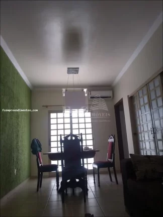 Imagem Casa para Venda em Araras, Jardim Santa Olívia II, 2 dormitórios, 1 suíte, 1 banheiro, 2 vagas