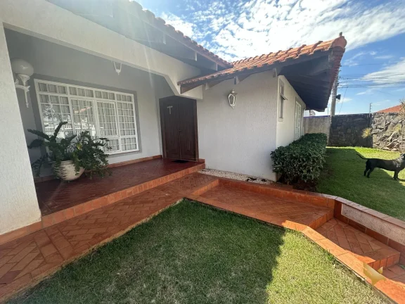 Imagem Casa 361m² em Terreno de 829m² – Campo Grande – 3 Suítes, 6 Banheiros, Energia S