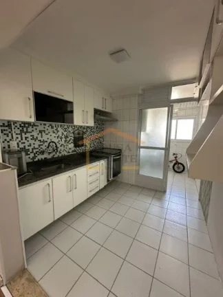 Imagem Apartamento 93m², 3 dormitórios, sendo 1 suíte, rico em armários embutidos, sala ampla, sacada g...