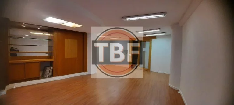 Imagem Sala Comercial no Edifício Itália: 60 m² e 2 banheiros