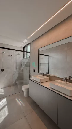 Imagem LINDA E EXCLUSIVA RESIDÊNCIA TÉRREA COM UM PROJETO TOTALMENTE DIFERENCIADO E EM UM LOTE COM POSIÇÃO PRIVILEGIADA NO CONDOMINIO.