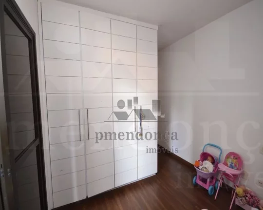 Imagem Lindo apartamento totalmente reformado, com living para 2 ambientes, 3 suítes repletas de armários...