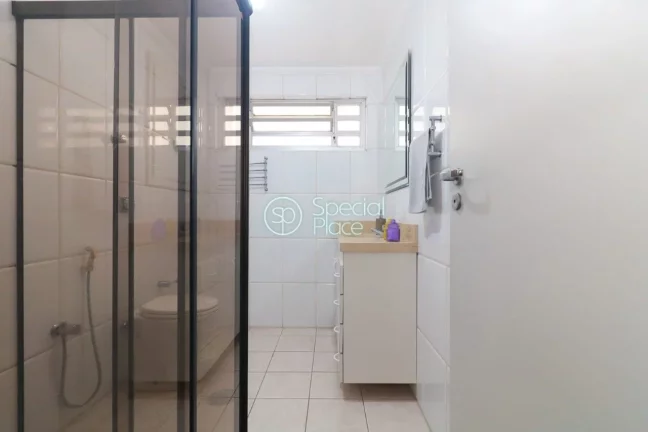 Imagem Ótimo apartamento em Moema. São 125m2 de área privativa, 3 dormitórios e 1 vaga na garagem. Sala...