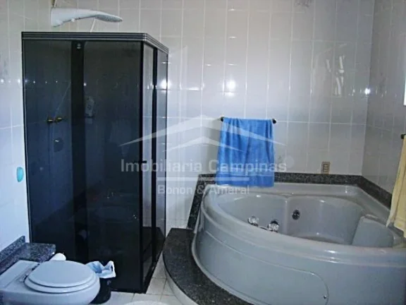 Imagem Excelente residência de 4 quartos (1 suíte), área gourmet com piscina e churrasqueira e 4 garagen...