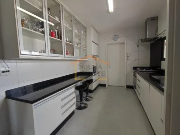Imagem Apto com 3 dormitórios, sendo 1 suíte com closet, sala de visita e sala de jantar, banheiro social...