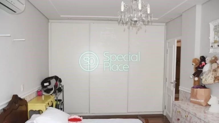 Imagem Excelente apartamento com 250m², reformado, espaços generosos, com terraço e excelente localizaç...