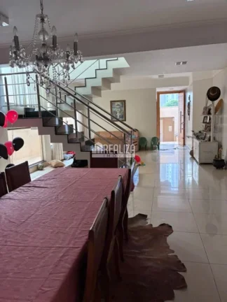 Imagem Sobrado de Alto Padrão à Venda com 4 Suítes, Closet e Área Gourmet no bairro Santa Maria - Uberaba/MG
