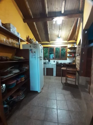 Imagem Imperdível casa à venda em Garopaba-SC, Praia da Gamboa! 3 quartos, 3 suítes, 5 banheiros, 8 vagas de garagem - 38.588,00 m² de área.