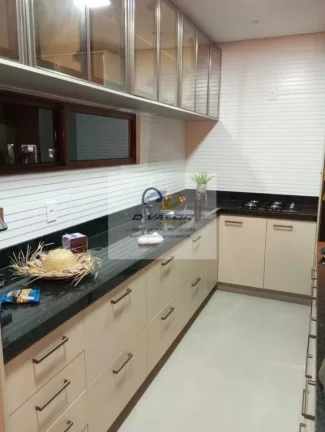 Imagem Vendo Casa, Porteira Fechada, em Condomínio Fechado com 300m², 5 quartos, s/ 2 suítes e 4 vagas