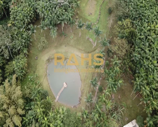 Imagem A liberdade de viver em um ambiente em meio a muita natureza. Excelente chácara, escriturada a vend...