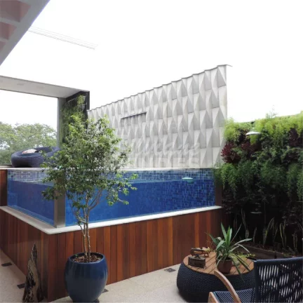 Imagem Casa moderna, mobiliada e com piscina no condomínio Golden Park