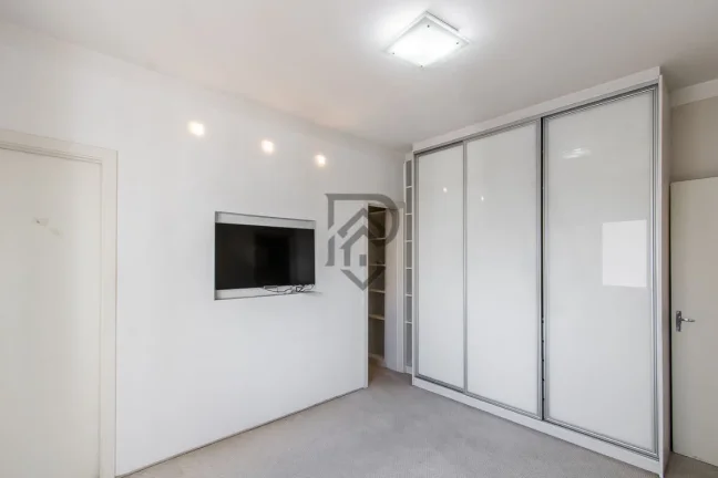 Imagem Apartamento reformado andar alto proximo metrô