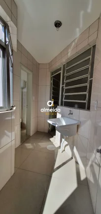 Imagem Apartamento com 2 dormitórios e dependência completa no centro