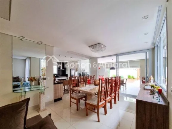 Imagem Excelente casa com 251m² de construção. Possui 4 vagas na garagem, Ao entrar nesta casa dos sonho...