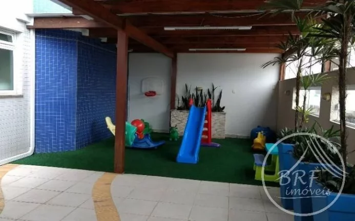 Imagem Vendo excelente apartamento com terraço e piscina, totalmente plano em excelente localização a 200 metros da Beira mar do Estreito Florianópolis SC co