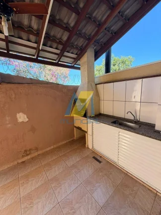 Imagem Casa com 2 dormitórios, quintal e energia sustentável à venda
