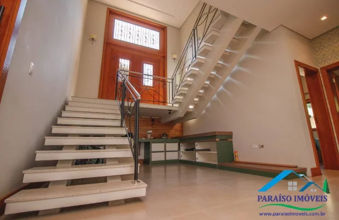 Imagem Sobrado Luxuoso em Condomínio Fechado: 4 dormitórios e Vista Privilegiada!