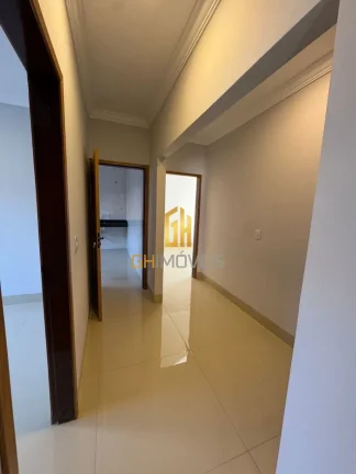 Imagem GH1935

A casa possui:

- 4 quartos (2 suite);
- 1 banheiro social;
- Sala; 
- Cozinha; 
- Área de ...