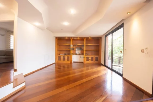 Imagem Apartamento amplo, com piso de tábuas largas de ipê, terraço, living para 02 ambientes, lavabo, a...