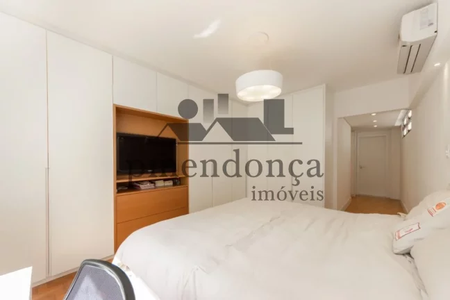 Imagem Apartamento reformado e mobiliado, com 198m² próximo ao Parque do Ibirapuera!