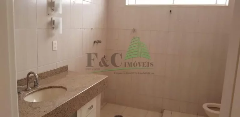Imagem Casa para Venda em Piracicaba, Centro, 4 dormitórios, 1 suíte, 1 banheiro, 1 vaga