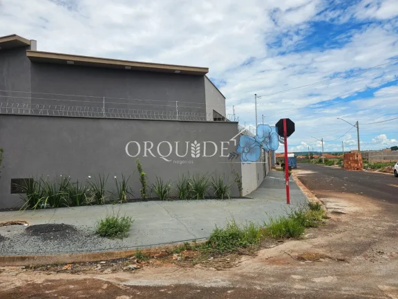 Imagem Imperdível! Casa à venda em Rio Verde-GO, no Residencial Parque dos Ipês, com 2 quartos, 1 suíte, 1 banheiro e 2 vagas de garagem.