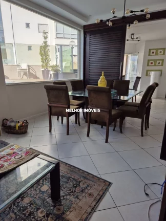 Imagem Cobertura Duplex á venda com 4 suítes, piscina privativa e 4 vagas localizada no centro de Balneário Camboriú.