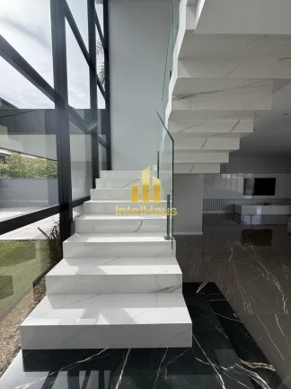 Imagem Residência contemporânea localizada na Praia de Itaguaçu, no bairro Ubatuba, a aproximadamente 30...