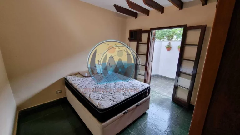 Imagem Imperdível Casa à Venda em Ubatuba-SP, Bairro Praia Grande, 3 Quartos, 1 Suíte, 4 Vagas de Garagem, 190m² de Área