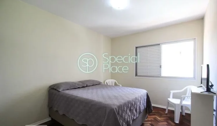 Imagem Excelente apartamento com cômodos amplos, arejados e claros. Localização excelente muito próximo...