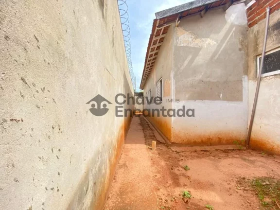 Imagem Casa semiacabada e totalmente estruturada.