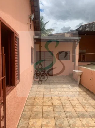 Imagem Venda de casa no Jardim Santa Lúcia, Campinas. 3 dormitórios com ventilador, sala com ventilador, 2 banheiros sendo 1 com box, 2 cozinhas sendo 1 com