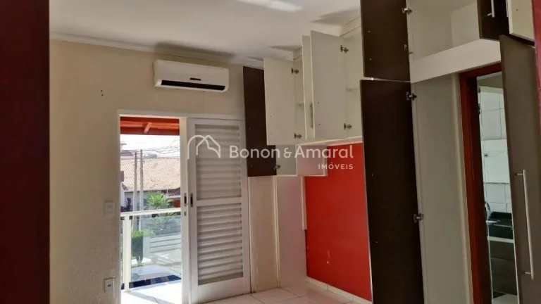 Imagem Casa à venda no Condomínio Campos do Conde em Paulínia. O piso inferior conta com sala para dois ...