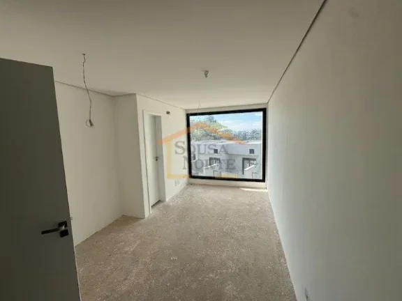 Imagem Casa em condomínio com 125 m², distribuída em 3 pavimentos, em contrapiso. O imóvel dispõe de 2...