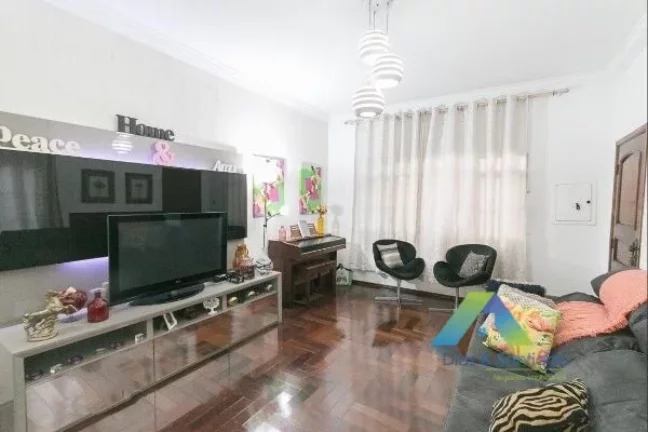 Imagem Casa à venda com 205m², 3 quartos e 2 vagas