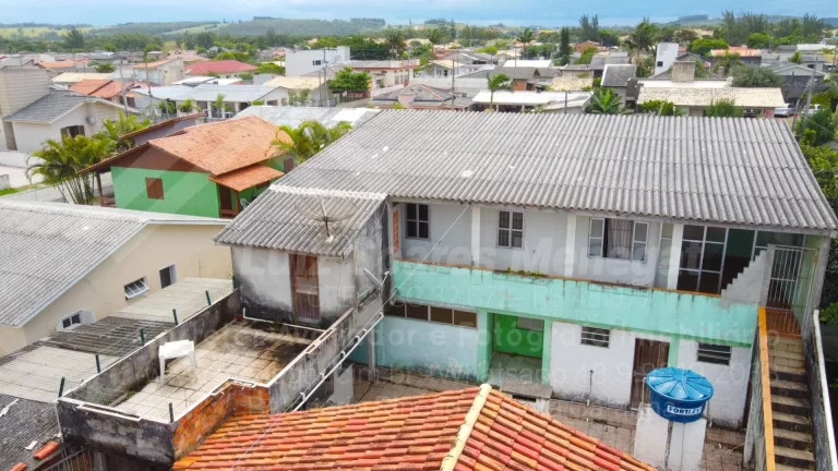 No Centro do Rincão, com 13 quartos, 1 suíte, 7 salas, 8 banheiros, 510,00 m construídos e 1.160,00m de terreno. BR111.3