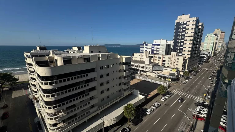 Imagem Apartamento com 3 dormitórios sendo 2 suítes e 1 vaga de garagem em Itapema/SC
