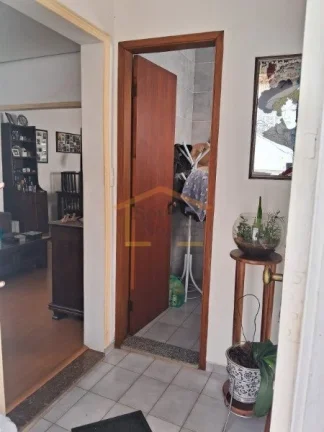 Imagem TERRENO COM 2 CASAS À VENDA.
Casa 1: 3 dormitórios, sendo 1 suíte com hidromassagem, 3 salas, coz...