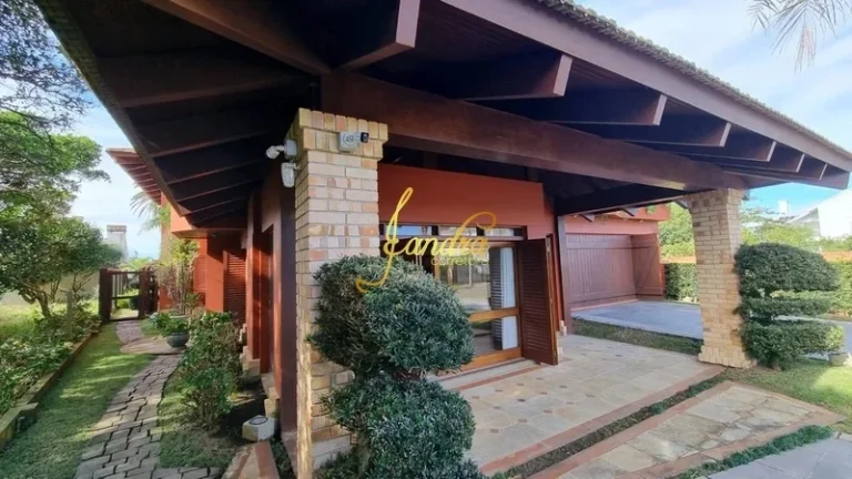 Imagem Sobrado no Centro de Xangri-la com 05 dormitórios com piscina