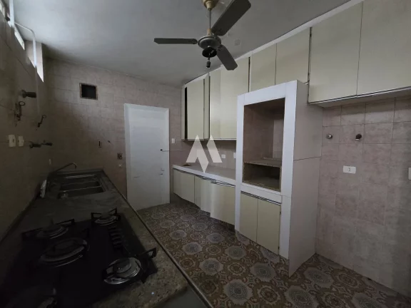 Imagem sobrado 4 dormitórios, 2 vagas, piscina, para locação