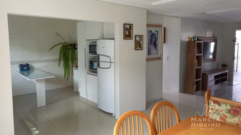 Imagem Casa com 3 dormitórios bairro Ingleses do Rio Vermelho