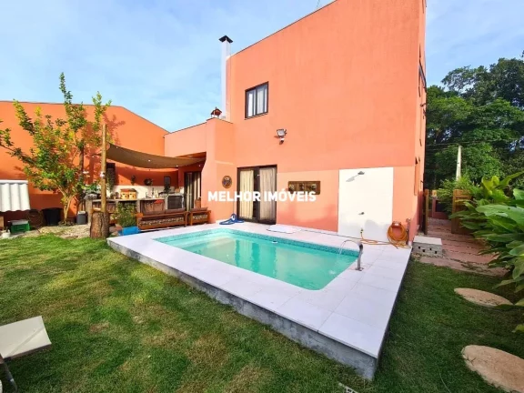 Imagem Casa Duplex á venda com 4 dormitórios localizada na praia Mariscal em Bombinhas.