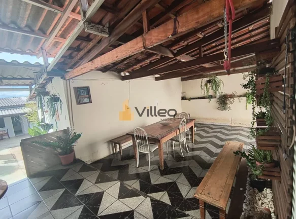 Imagem Descrição do Imóvel:

Descubra o prazer de viver em uma residência que combina elegância, funci...