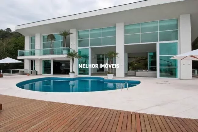 Imagem Casa Alto Padrão mobiliada e decorada á venda com 6 suítes e 8 vagas na Interpraias em Balneário Camboriú.