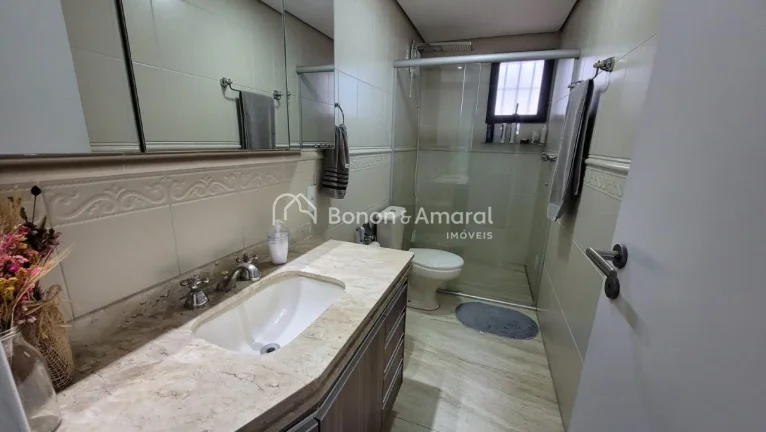 Imagem Apartamento reformado à venda no Bosque, com 121 m² muito bem distribuídos. O imóvel conta com u...
