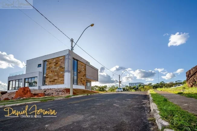 Imagem Daniel Ferreira vende: Lote com 900 m², praticamente todo plano.