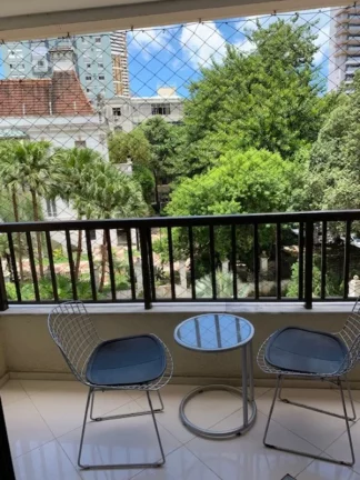 Imagem 3/4, 2 Suites, atualmente modificado p/ 2 Suites, c/ sala ampliada, lavabo e varandas - localizado na Rua da Graça, plana, ao lado do Museu MAC Bahia