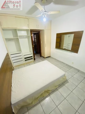 Imagem Casa para locação em Praia Grande-SP, no bairro Tupi: 3 quartos, 1 suíte, 1 sala, 2 banheiros, 4 vagas de garagem, 250m².