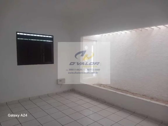 Imagem Vendo Casa com 159 m², 3 quartos s/ 1 suíte + DCE, sala p/ 2 ambientes, piscina e 3 vagas