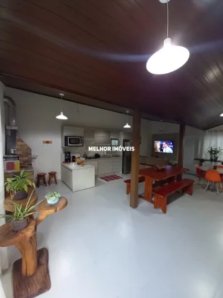 Imagem Casa de Alvenaria com 4 Dormitórios sendo 3 suítes localizado em Banheiros em Camboriú
